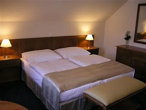 Hotel Modra Ruze Praha 4*,